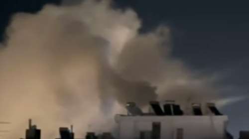 Χαλκίδα: Στις φλόγες παλιό ξενοδοχείο στο κέντρο της πόλης [εικόνες - βίντεο]