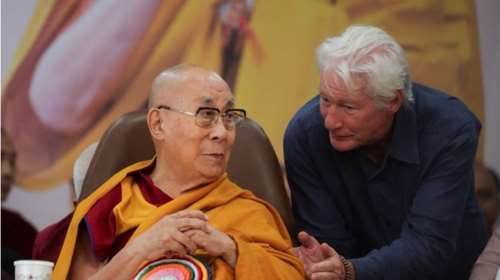 Ο Ρίτσαρντ Γκιρ για το &quot;Wisdom of Happiness&quot; και τον Δαλάι Λάμα: Συμπόνια και προσφορά κλειδί για τη &quot;γαλήνη του μυαλού&quot;