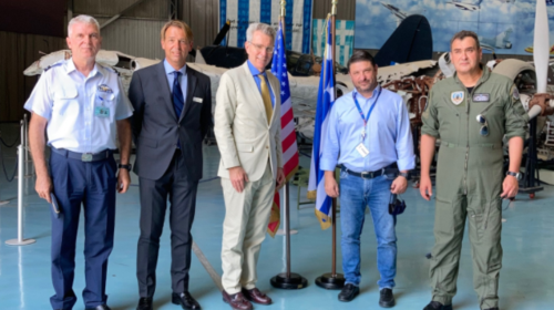 Δεκέλεια: Χαρδαλιάς και Τζέφρι Πάιατ ευχαρίστησαν τους πιλότους των πυροσβεστικών ελικοπτέρων [Εικόνες]