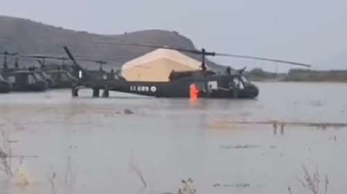 Πλημμύρισε η αεροπορική βάση στο Στεφανοβίκειο - &quot;Βούλιαξε&quot; ελικόπτερο [Βίντεο]