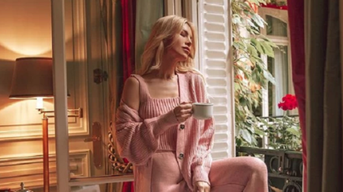 Κατερίνα Καινούργιου: Πλάνα από το εντυπωσιακό δωμάτιο όπου διέμεινε στο Παρίσι