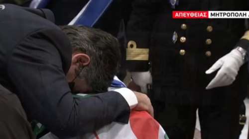 Απαρηγόρητοι ο σύζυγος και τα παιδιά της Φώφης Γεννηματά στην κηδεία- Με δάκρυα στα μάτια