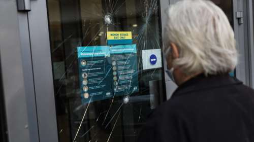 Ακόμα τρεις καταδρομικές επιθέσεις σε τράπεζες της Αττικής: Άγνωστοι έσπασαν ΑΤΜ και τζαμαρίες