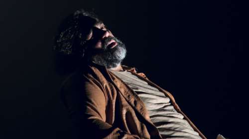 Το υποκριτικό tour de force του Αργύρη Ξάφη συνεχίζεται στο Θέατρο Θησείον