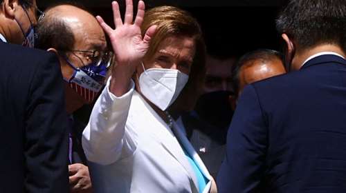 Νέο μήνυμα Πελόζι στην Κίνα: Οι ΗΠΑ δε θα της επιτρέψουν να απομονώσει την Ταϊβάν