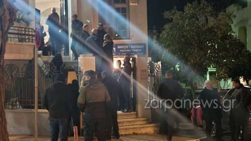 Στα Χανιά η σορός του Μανούσου Βολουδάκη: Πλήθος κόσμου στο πατρικό του σπίτι