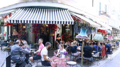 Αποκαλυπτική έρευνα: 2 στους 3 ανεμβολίαστους θεωρούν ότι είναι ασφαλές να κυκλοφορούν έξω όπως πριν