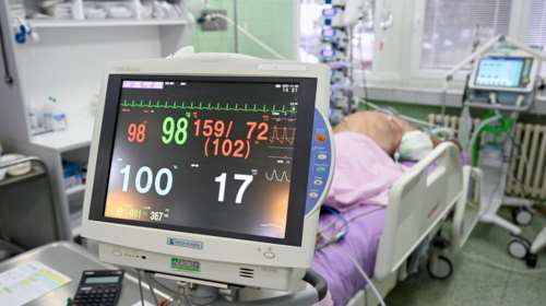 Κορονοϊός: Θλιβερή άνοδος στο σύνολο των ενεργών κρουσμάτων - Στο διπλάσιο οι νοσηλείες ασθενών