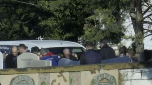 Βέροια: Οδύνη στην κηδεία του βρέφους  - Απομάκρυναν τον πατέρα από την εκκλησία και το νεκροταφείο