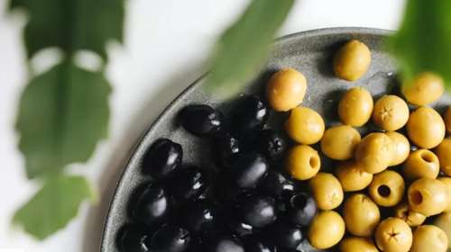 Σαφράν, ελιές, κ.α.: Οι 6 τροφές της Μεσογείου που προστατεύουν την καρδιά