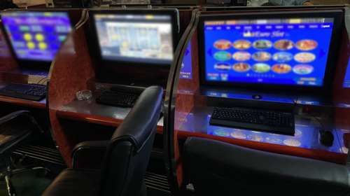 Παράνομο κορονο-καζίνο είχαν στήσει σε υπόγειο πολυκατοικίας: Συνελήφθησαν 6 άτομα [Εικόνες - Βίντεο]