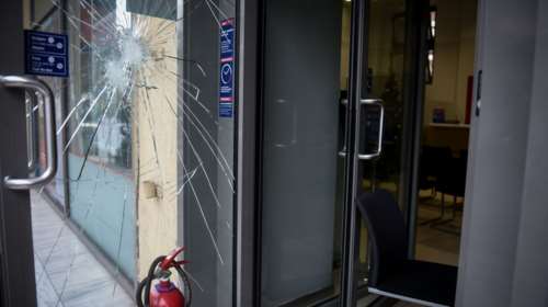 Πάτρα: Φθορές από αγνώστους σε τράπεζες και σε υπηρεσία του υπουργείου Δικαιοσύνης