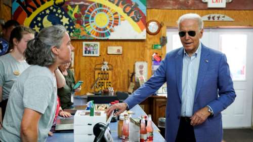 Τζο Μπάιντεν: Η αμήχανη στιγμή που φούντωσε τις φήμες για την κατάσταση της υγείας του [Βίντεο]