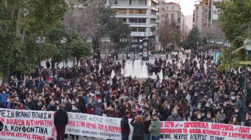 Σε εξέλιξη νέα συγκέντρωση για τον Δημήτρη Κουφοντίνα στο Σύνταγμα [Εικόνες]
