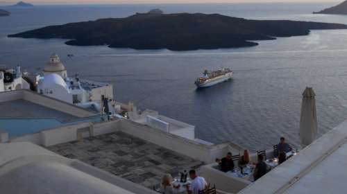 Αφιέρωμα Bild για τον τουρισμό στην Ελλάδα: &quot;Το ελληνικό κρασί είναι ήδη παγωμένο!&quot;