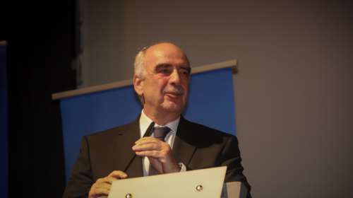 Βαγγέλης Μεϊμαράκης: &quot;Ξαναχτυπά&quot; με επική κάρτα για το Πάσχα και τρολάρει το μουστάκι του [εικόνα]