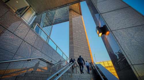 ΥΠΕΘΟ: &quot;Η ελληνική οικονομία παραμένει σε σταθερή τροχιά υψηλής ανάπτυξης και σύγκλισης με τον ευρωπαϊκό μέσο όρο&quot;