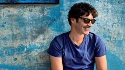 Ο Χριστόφορος Παπακαλιάτης το 2007 με το πιο συντηρητικό αλλά σέξι λουκ που τον έχουμε δει ποτέ