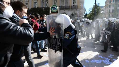 ΕΛ.ΑΣ: Τι ξεκαθαρίζει για τη συγκέντρωση φοιτητών και τα επεισόδια στην πλατεία Κοραή