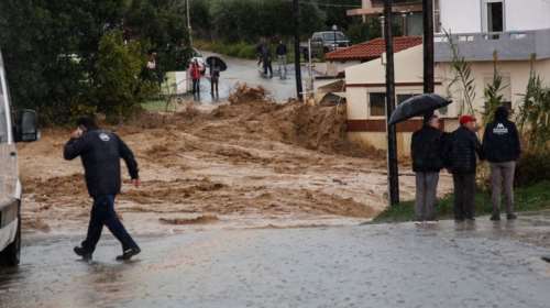 Τα δύο πρόσωπα του καιρού το φθινόπωρο: Πλημμύρες στη δυτική Ελλάδα, ανομβρία στην υπόλοιπη