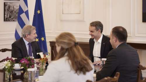 Μητσοτάκης σε Γιοχάνες Χαν: Το νέο δημοσιονομικό πλαίσιο να παρέχει περιθώρια για έκτακτες ανάγκες