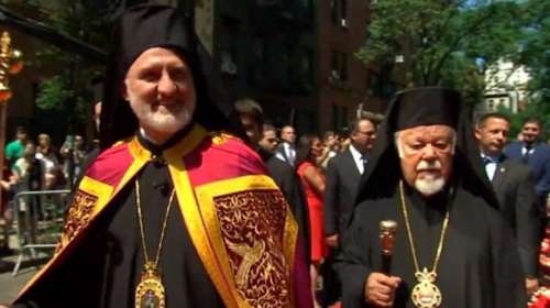 Ανοίγουν οι εκκλησίες στην Αμερική: Κανονικά τα μυστήρια, με υποδείξεις η μετάληψη