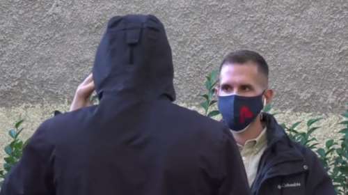 Επίθεση συμμορίας ανηλίκων στο Σύνταγμα: &quot;Έβγαλε ο 7χρονος ένα μαχαίρι πιο μεγάλο από το μπόι του&quot; [Βίντεο]