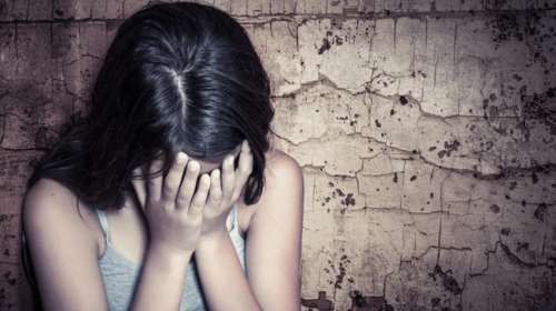 Η σπάνια ιατρική περίπτωση νεαρής Ινδής που έχυνε δάκρυα από αίμα στη διάρκεια της περιόδου της