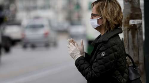 Επιστήμονες: Η ευρεία χρήση μάσκας μπορεί να αποτρέψει επιδημικά κύματα κορονοϊού