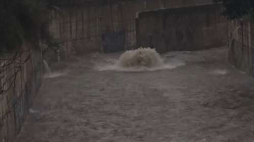 ​"Φούσκωσε" ο Ποδονίφτης: Εικόνες με τα ορμητικά τα νερά λίγο πριν την εκβολή στον Κηφισό