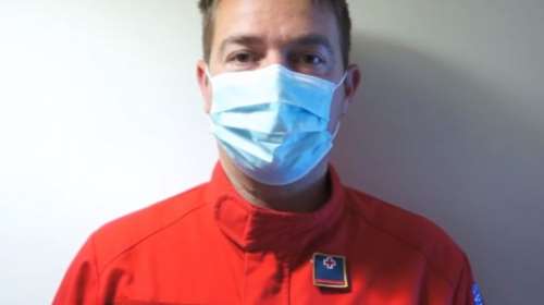 Βήμα  - βήμα πώς να χρησιμοποιούμε σωστά τη μάσκα σε βίντεο του Ελληνικού Ερυθρού Σταυρού