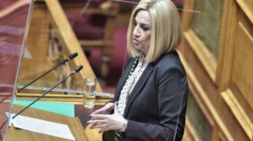 Γεννηματά: Κάποιοι θέλουν να μας &quot;κοντύνουν&quot; με fake news, απαξιωτικά σχόλια και σεξισμό