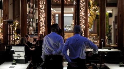 Ρεβεγιόν σε πεντάστερα ξενοδοχεία: Τι περιλαμβάνει το μενού και πόσο θα σας στοιχίσουν οι υψηλές γευστικές λιχουδιές