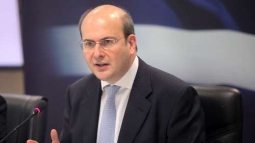 Αποκάλυψη Χατζηδάκη: Ανεμβολίαστοι παραμένουν πάνω από τους μισούς εργαζόμενους σε δομές Υγείας