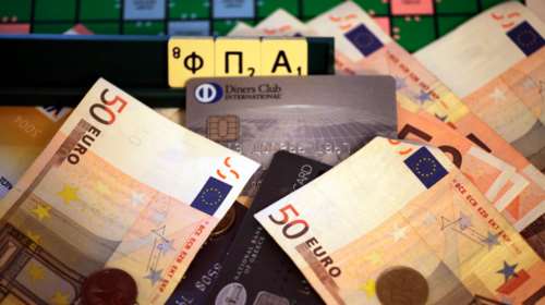 Μεγάλη μείωση του &quot;κενού&quot; ΦΠΑ στην Ελλάδα - Έπεσε κατά περισσότερες από 9 μονάδες μεταξύ 2019 και 2022