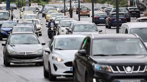 Από νωρίς τα προβλήματα στους δρόμους - Καθυστερήσεις άνω των 30 λεπτών στην Αττική Οδό
