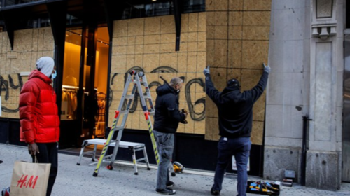 Εκλογές ΗΠΑ 2020: &quot;Οχυρώνεται&quot; όλη η χώρα - Φράχτης και στο Λευκό Οίκο υπό τον φόβο επεισοδίων [Εικόνες + Βίντεο]