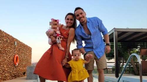 Λευτέρης Πετρούνιας - Βασιλική Μιλλούση: Οικογενειακές διακοπές στην Ελούντα - Η τρυφερή φωτογραφία με τις κόρες τους