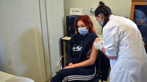 Αυτοί είναι 4 &quot;χρυσοί&quot; κανόνες για να συνδυάσουμε αποτελεσματικά εμβόλιο κορονοϊού και γρίπης