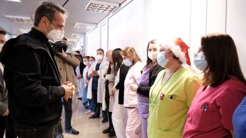 Σαφές μήνυμα Μητσοτάκη σε γιατρούς και νοσηλευτές: Πρέπει να εμβολιαστείτε όλοι και πρώτοι για να δώσετε το παράδειγμα