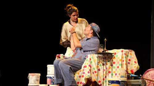 Πέντε ξεκαρδιστικές κωμικές παραστάσεις για την βδομάδα του Δεκαπενταύγουστου - Δήμητρα Παπαδοπούλου, Μάρκος Σεφερλής, Τάσος Χαλκιάς και πολλοί ακόμα το κρατούν ζωντανό