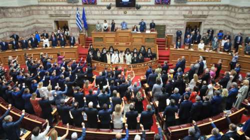Τροπολογία για μετανάστες: Ο ΣΥΡΙΖΑ κατέθεσε αίτημα ονομαστικής ψηφοφορίας