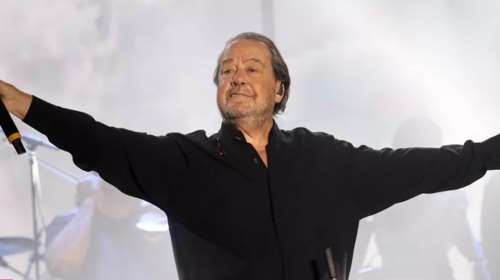 Γιάννης Πάριος: Ποζάρει με τους τέσσερις γιους του σε μία σπάνια φωτογραφία από το 2007