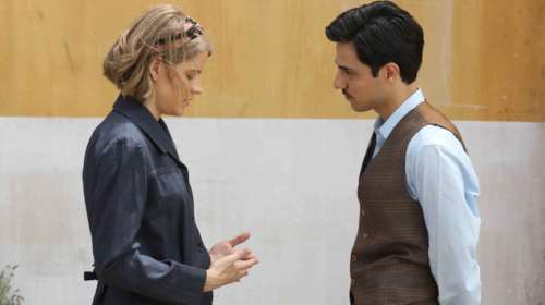 Άγριες Μέλισσες: Καρέ καρέ η πρώτη συνάντηση της εγκυμονούσας Δρόσως με τον υφασματέμπορα - Ένας έρωτας γεννιέται