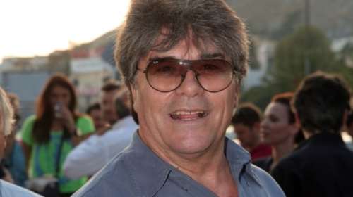 Οι σπάνιες φωτογραφίες του Πάνου Μιχαλόπουλου στην αυλή του πατρικού του στη Μεσσηνία