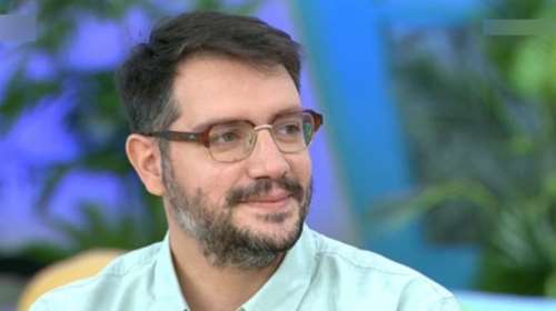 Ατύχημα για τον Παύλο Χάππιλο - Βγήκε με γύψο στην εκπομπή [Βίντεο]