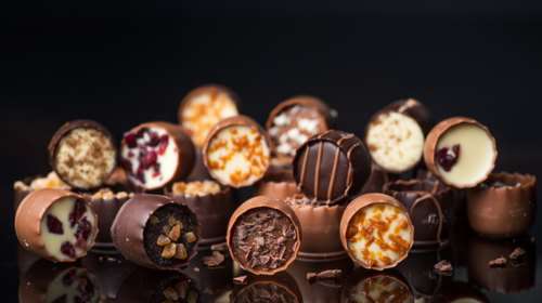 Συνταγή: Πανεύκολα σοκολατάκια χωρίς ζάχαρη και με 5 μόνο υλικά