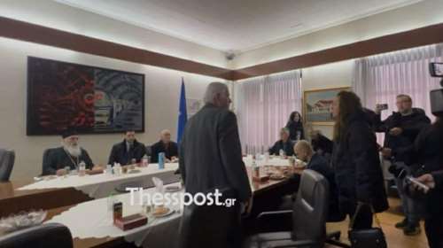 Τέμπη: "Aν ξέραμε ότι θα έρθει δεν θα ερχόμασταν" - Οργή συγγενών για την παρουσία Κυρανάκη στο μνημόσυνο