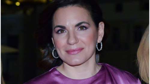 Όλγα Κεφαλογιάννη: Glam εμφάνιση με βελούδινο σακάκι σε χριστουγεννιάτικο χωριό στο Πεδίον του Άρεως