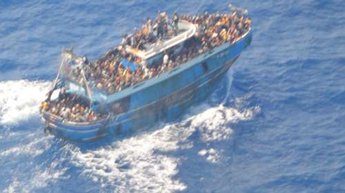 Ναυάγιο στην Πύλο: Ανασύρθηκε ακόμη μία σορός - Στους 81 οι νεκροί - Νέα προθεσμία για την Τρίτη πήραν οι 9 κατηγορούμενοι